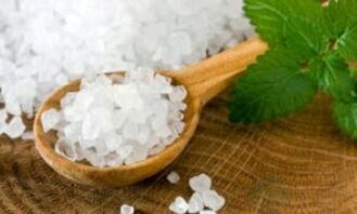 zoutbaden om schimmels te behandelen